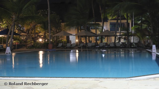 Pool bei Nacht